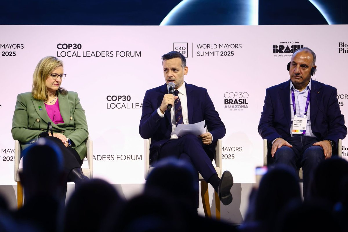 Οι πόλεις δεν κάθονται να περιμένουν “να γίνει κάτι”.
Οι πόλεις πράττουν.
Και η Αθήνα ηγείται. 🌍

Ήταν η ΜΟΝΗ ευρωπαϊκή πόλη που προσκλήθηκε στην εναρκτήρια συνεδρίαση του Παγκόσμιου Συνεδρίου Δημάρχων του C40 στο Ρίο Ντε Τζανέιρο, για να παρουσιάσει το σχέδιο της για το πώς θα