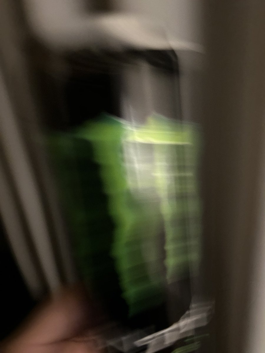 「これがあれば嫌なこと全部忘れられるんだ」

youtube.com/live/DwqUcLlbk…