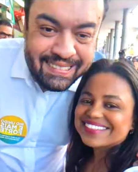 Se o Lula tirasse uma foto com a filha do Fernandinho Beira Mar a oposição pediria o impeachment dele, mas como foi um governador bolsonarista que tirou a oposição quer lançar ele para presidente.