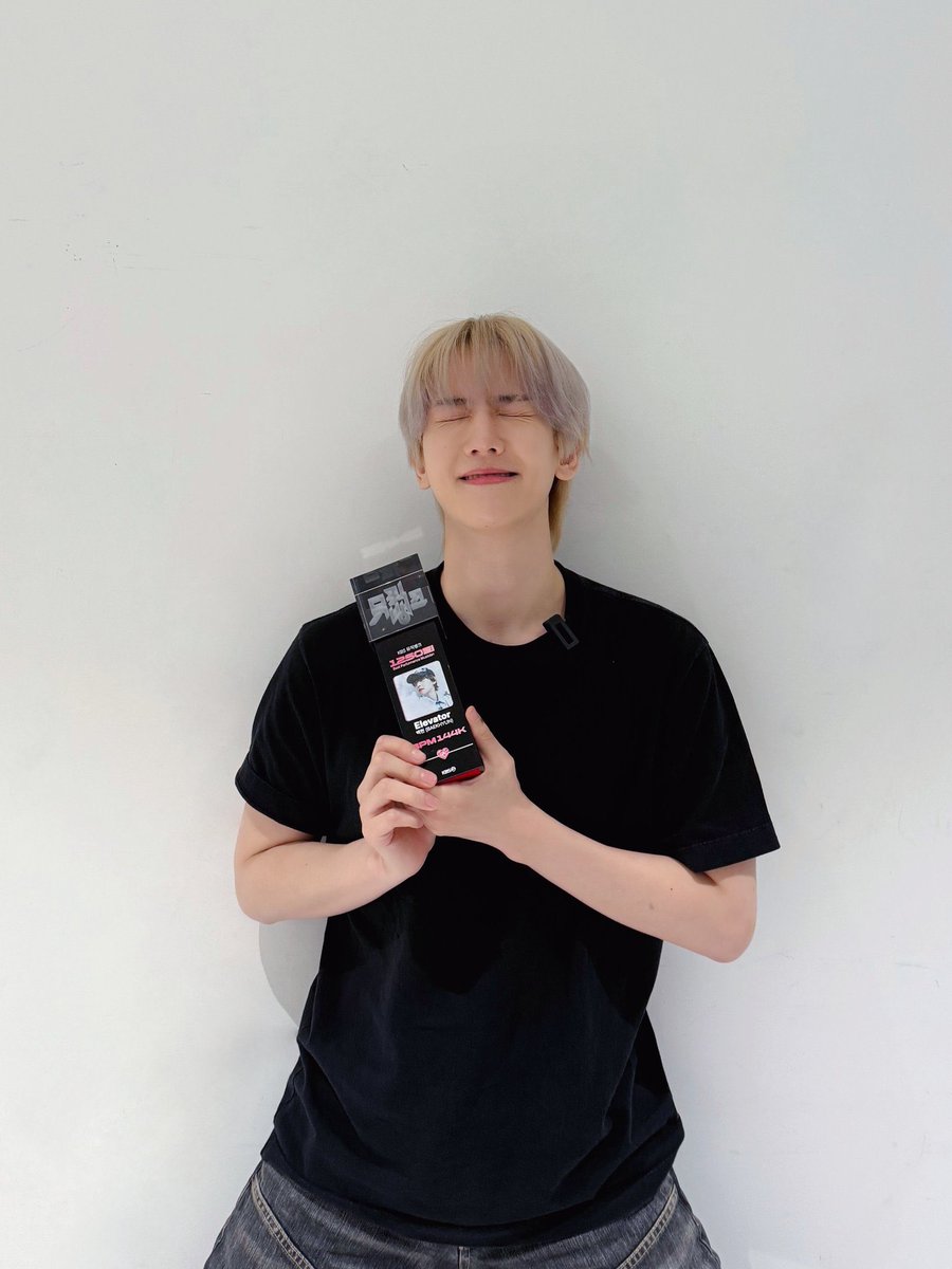 miibaek2023's tweet photo. I vote for #BAEKHYUN #2025MAMAVOTE https://t.co/H0giCwQVH0
