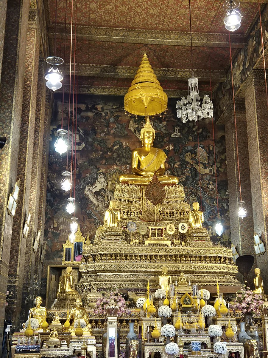 MarcelaKovov4's tweet image. 🇹🇭 Pěkný čtvrtek z Bangkoku - města mrakodrapů a chrámů... 🏯
Mezi nejslavnější zde patří Chrám Wat Pho se sochou 46 m dlouhého a 15 m vysokého Ležícího Buddhy a Wat Traimit se Zlatým  Budhou z čistého zlata, který váží přes pět tun. 
#Bangkok