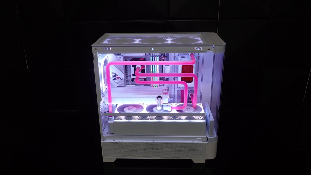 Thermaltake_UK_'s tweet image. 💻 View 290 TG Build
👇Check out this stunning setup featuring the View 290 TG and a powerhouse of components:
Toughpower GT Snow 1000W
Toughfan EX 120 ARGB
6.0 LCD Screen Kit
Thanks @markvanacosta1 for sharing this sleek and powerful build!
#ThermaltakeUK #View290TG #pcbuilder
