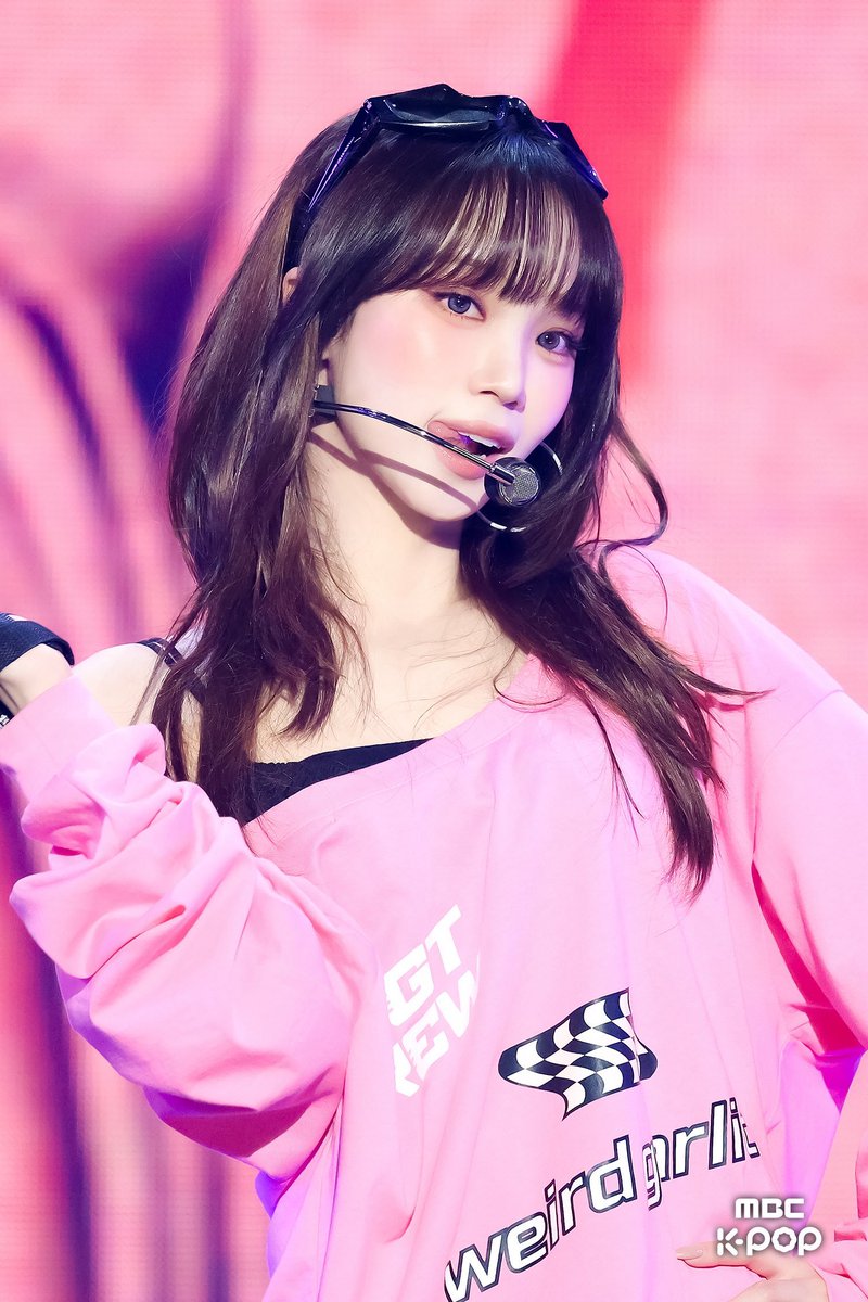 kimchaewonpics's tweet photo. music core on-site photos https://t.co/csS7JK2LrW