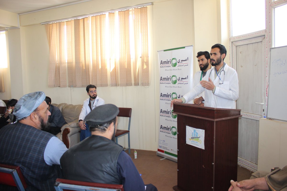 amiri_m_complex's tweet image. تیم از داکتران امیری طبی کمپلکس در ناحیهٔ سیزدهم شهر کابل برای اهالی آن ناحیه در مورد امراض ساری آگاهی ده صحی ارائه نمودند.
در این برنامه، مسئولین ناحیه و وکلای گذر ناحیهٔ سیزدهم شهر کابل حضور داشتند. داکتران مؤظف معلومات های لازم را در مورد امراض ساری با آنان شریک ساختند.
