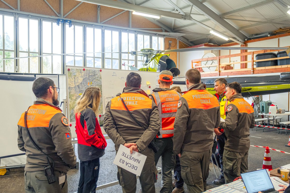 PCiVD's tweet image. Exercice national spéléo-secours

La PCi-VD a participé à un exercice de sauvetage grandeur nature. Elle a notamment appuyé la conduite de l'exercice au PCO, garantit le ravitaillement des effectifs et assuré le transport de matériel et de personnes sur les hauteurs de Leysin.