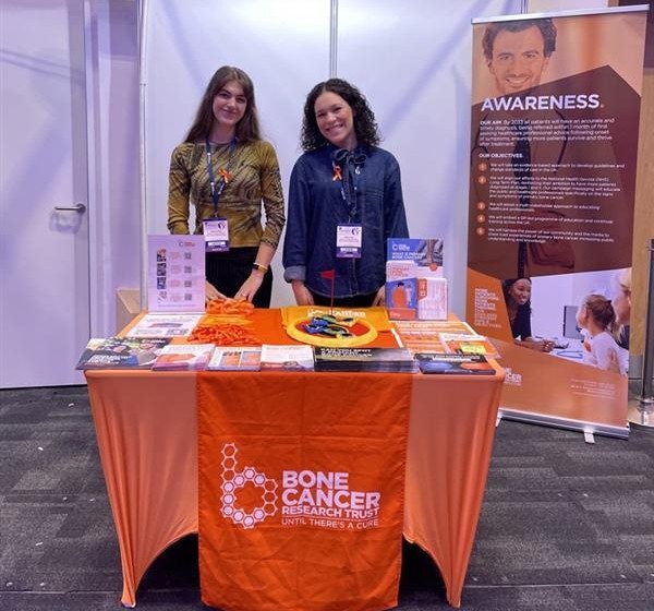 BCRT's tweet image. During #BoneCancerAwarenessWeek, we joined over 2,000 healthcare professionals at the @rcgp conference 🩺

Over the two-day event, we shared resources to help GPs spot the signs &amp;amp; symptoms, because early diagnosis saves lives 🧡

Visit: ow.ly/pWGt50XmjNq

#UntilTheresACure