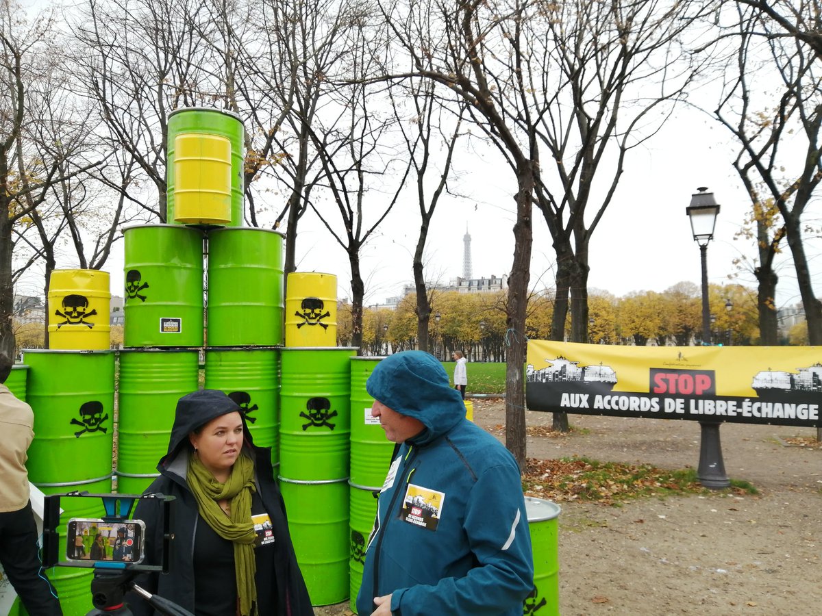 Alors que la #COP30 va démarrer le 10 novembre, la <a href="/ConfPaysanne/">Conf' Paysanne</a> <a href="/ECVC1/">European Coordination Via Campesina</a> <a href="/greenpeacefr/">Greenpeace France</a> <a href="/StopTAFTA/">Collectif national Stop Mercosur</a> mobilisés ce jeudi 6 novembre contre l'accord UE-Mercosur #StopUEMercosur sur l'esplanade des Invalides