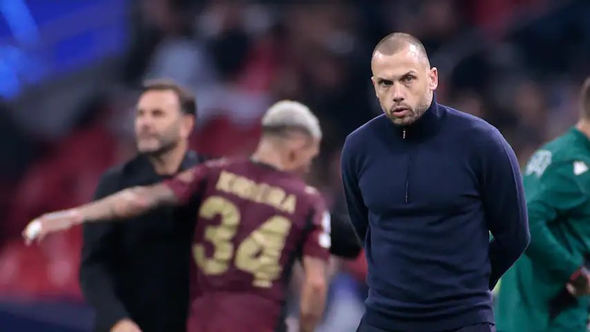 Inside_020's tweet photo. 🚨🚨 BREAKING: Ajax want to keep Heitinga at the club, even if they decide to dismiss him as head coach. It’s possible that he could stay at Ajax as the assistant of the new head coach. #Ajax

[🎖️: @MikeVerweij] https://t.co/NWPuz1azZi
