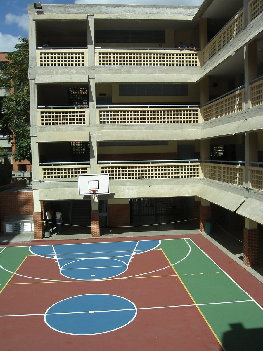LICEO DE FERNANDO DE PEÑALVER. #Chacao, #Miranda. Fue fundado en 1958 por la Junta de Gobierno y su sede actual se construyó entre julio de 1986 y abril de 1988 (Lusinchi). Tiene capacidad para 760 alumnos. #ObrasDeLaDemocracia