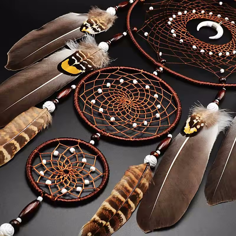 🌾 Wunderschöner Traumfänger in Naturfarben 🌙
Handgefertigt mit echten Federn &amp; warmen Brauntönen – bringt Harmonie, Ruhe &amp; positive Energie in Ihr Zuhause.
👉 Jetzt entdecken: anjasshop.ch/6-traumfaenger
#Traumfaenger #BohoDeko #Wohndeko #anjasshop #Geschenkidee