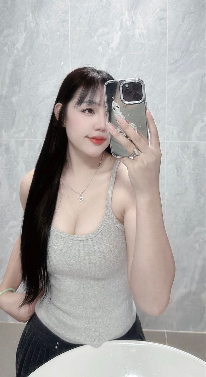 Trangphamk2's tweet photo. Tối nay có a nào muốn gặp e k https://t.co/X4PizQn0By