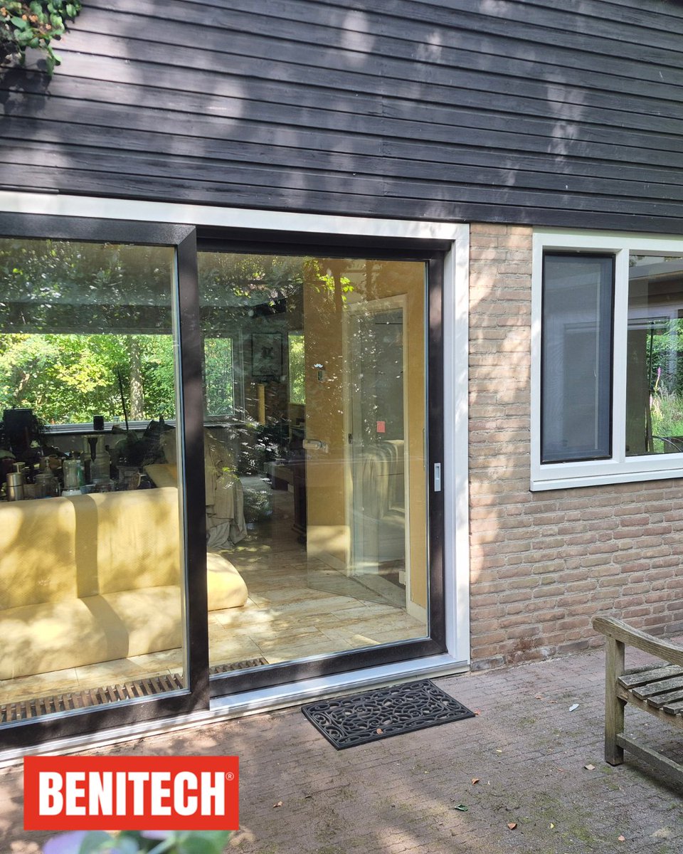 🏡 Licht, ruimte en comfort in één beweging.

Met een schuifpui van Benitech geniet u van een open woonruimte waarin buiten en binnen moeiteloos samenkomen.

Zo blijft uw huis warm in de winter, koel in de zomer en geniet u elke dag van comfort dat blijft.