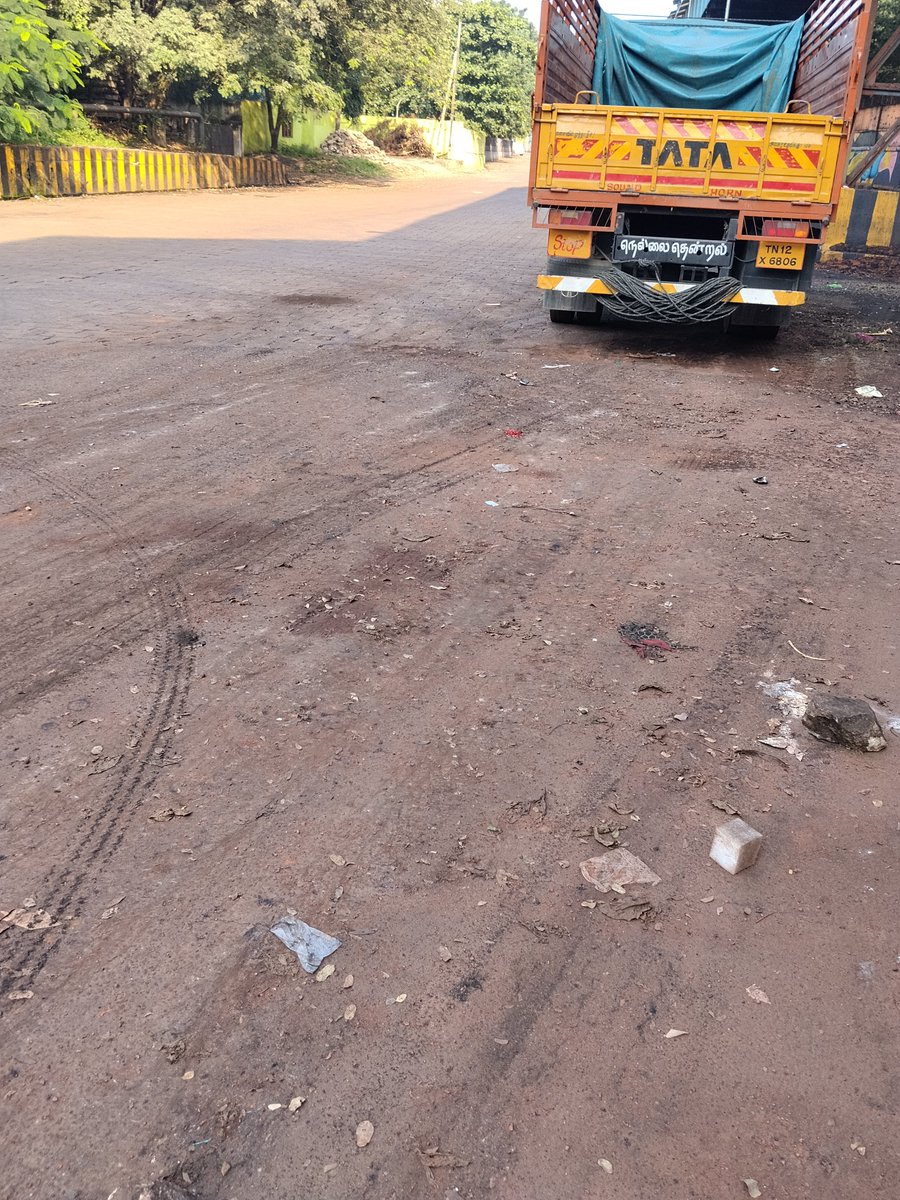 kasarapu2011's tweet photo. A grave health hazard demands immediate attention. The Visakhapatnam Port Authority has jeopardized the future of residents living within the surrounding area.
Kotaveedhi (Visakhapatnam) https://t.co/mJes6tx2CI