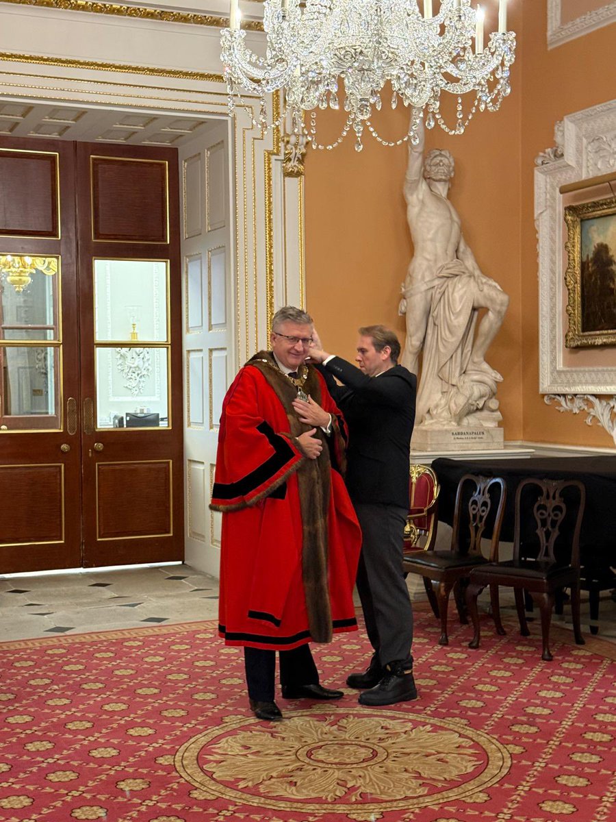 messiah_network's tweet photo. Another defining moment for team Messiah.

Yesterday, we took the stage at the @TheDCW_X Web3 Forum inside London’s historic Mansion House, the official residence of the Lord Mayor of London and one of the most prestigious venues in global finance.

To stand among 65+ world-class speakers, the top 1% shaping the future of Web3, was truly humbling.

Chris represented Messiah, sharing how our NodeHub and multi-chain node deployments are driving the next wave of mass adoption. He also hosted a panel on “The Future Forces Shaping DeFi” with: Dr. Nick Almond, Jito Foundation
and James Harris, Tesseract.

The Lord Mayor of London delivered a powerful message on the UK’s need to accelerate DeFi policy and Web3 investment, joined by Zia Yusuf, Head of Policy at Reform UK, calling for stronger innovation leadership in decentralised finance.

Beyond the stage, the connections we made were incredible, from top VCs to strategic partners and innovators, opening new doors that will help shape the next phase of Messiah’s growth.