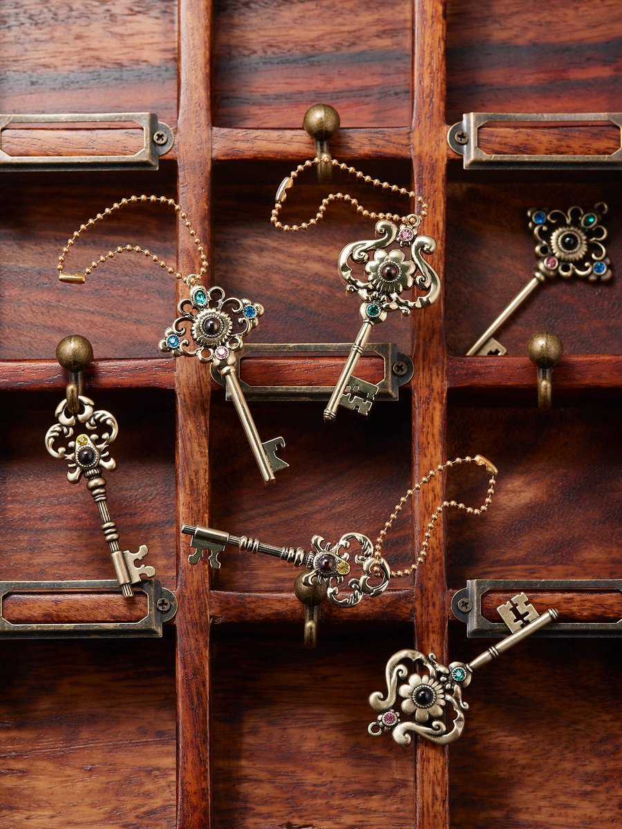 2025年クリスマス限定『クリスマスエンブレム缶』が新発売です