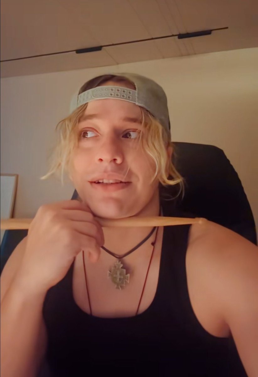 pibadelmontonnn's tweet image. “No puedo mostrar quién vino” 

Patricio así esperando para poder pasar