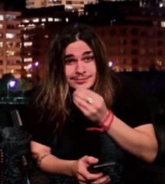 pibadelmontonnn's tweet image. “No puedo mostrar quién vino” 

Patricio así esperando para poder pasar