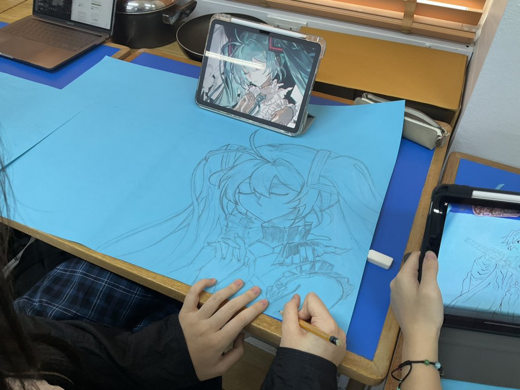megrism's tweet photo. Students are busy creating posters about Japanese culture to display on Japanese Day! Can’t wait to see them all! 🎌🎨 https://t.co/4FOz4B7FkD