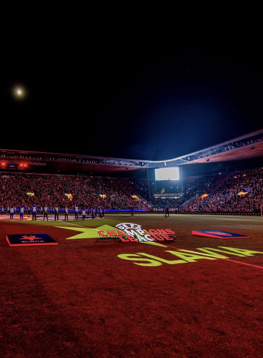 Hezky to zapadlo, ale ten kdo vymyslel tu otřesnou “show” včele s příšernou AI písničkou, před úterním zápasem, by si měl okamžitě začít balit kufry společně s lidma co udělali prekopa….

Tohle je fotbal a ne nějakej zkurvenej cirkus.