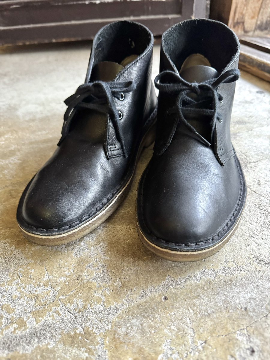 lightcave_alice's tweet image. Clarks ブラック デザートブーツ