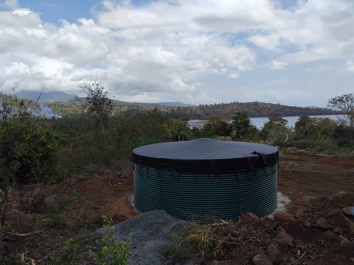 #Mayotte en action 🌿Grâce au fonds #GBH, la première citerne est installée !
57 agriculteurs ont déjà pu lancer leurs travaux et mettre en place des solutions de rétention d’eau pour renforcer la résilience de leurs exploitations.
Citernes, water tanks, serres, pompes solaires…
