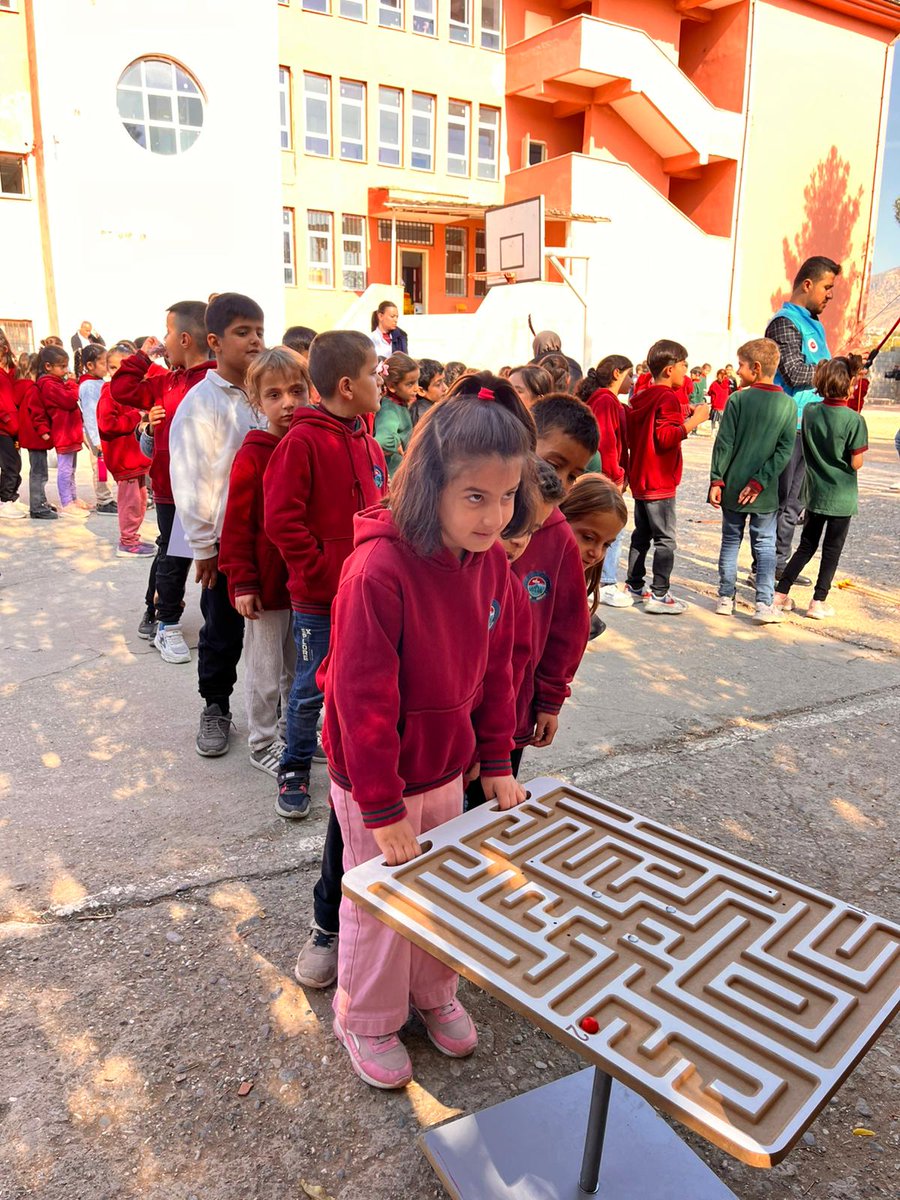 GSB_KozlukGM's tweet photo. 29 Ekim İlköğretim Okulu bünyesinde 2025 aile Yılı etkinlikleri kapsamında Kozluk Gençlik Merkezi ailesi olarak Merkezim her yerde faaliyeti gerçekleştirdik. 💙♥️🤗
@OA_BAK @GSBgenclik @GSB_Batman @Ruz_i_gar @KozlukKaymakam @AbdulbasirAlag2 @Vahidecetin2 https://t.co/5KIWIZ7Ep2