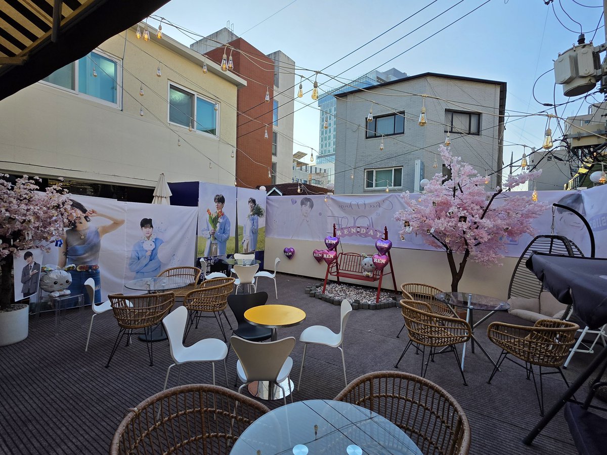 더누크 생일카페
팬들과 함께했던 렌데이
너무 이쁜 카페와 
너무 이쁜 민기를 만나
행복하 하루~

#민기적의_행복은_최민기
#빛나는_민기의_마이스토리