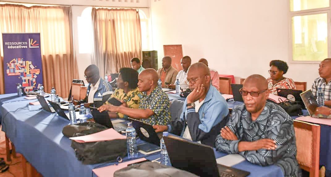 Comment rendre le savoir plus accessible à tous ? 🔎

En octobre, le Burundi a engagé un vaste dialogue national pour construire sa première stratégie sur les ressources éducatives libres. 📚✨

Cinq jours d’échanges, de réflexion et de co-construction pour que chaque apprenant