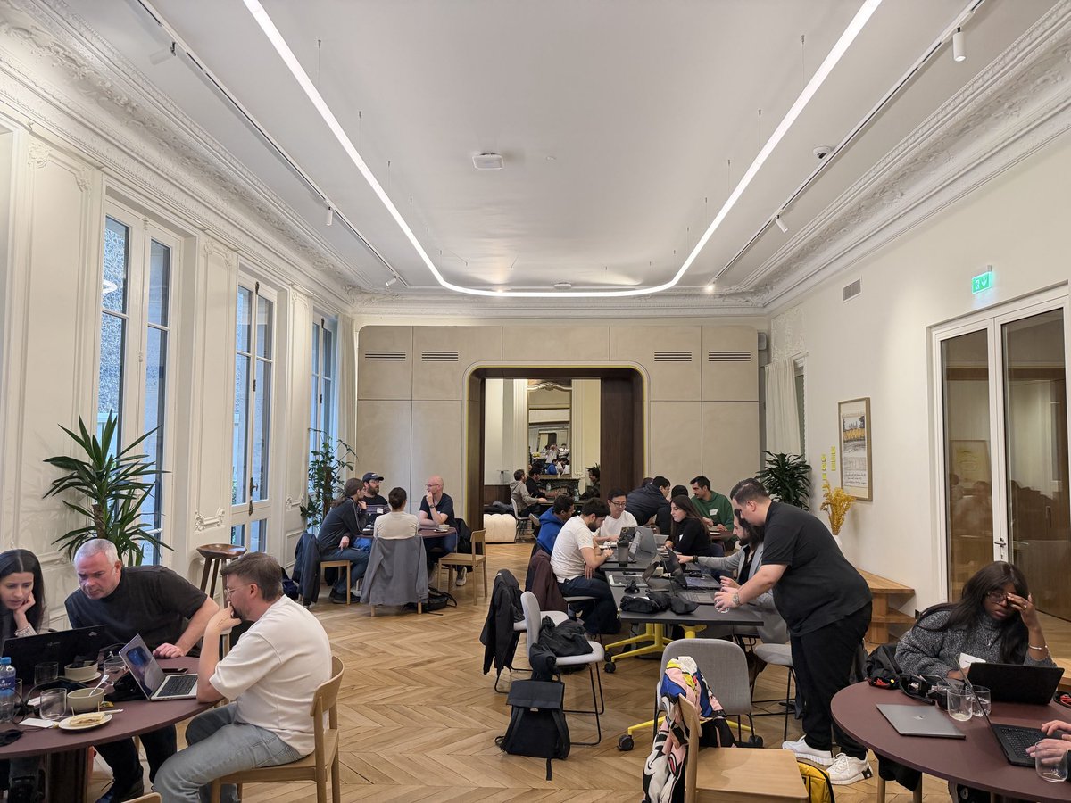 alessiograncini's tweet image. Paris @Spectacles hackathon 🛠️ 😎