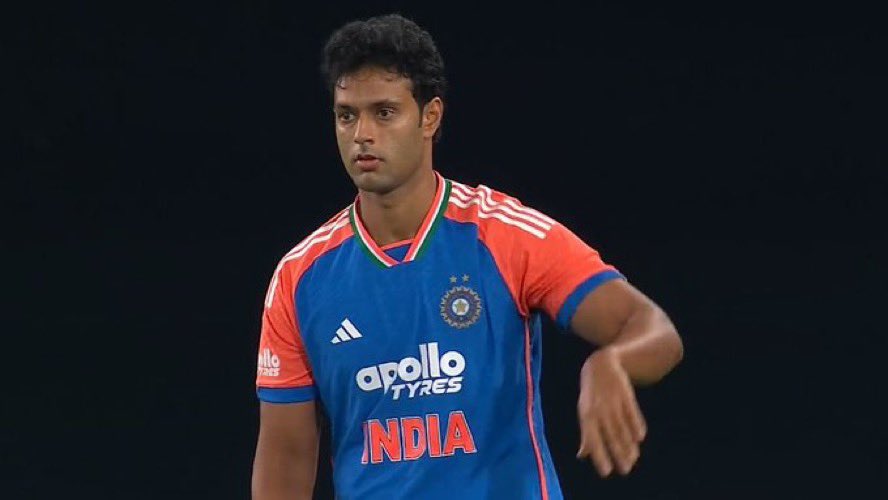 WireTvFact's tweet photo. @mufaddal_vohra Meanwhile, other bowlers are still figuring out where the seam is going after giving up 30 runs in their first two overs. Dube barely broke a sweat https://t.co/hFx9vCZKYD