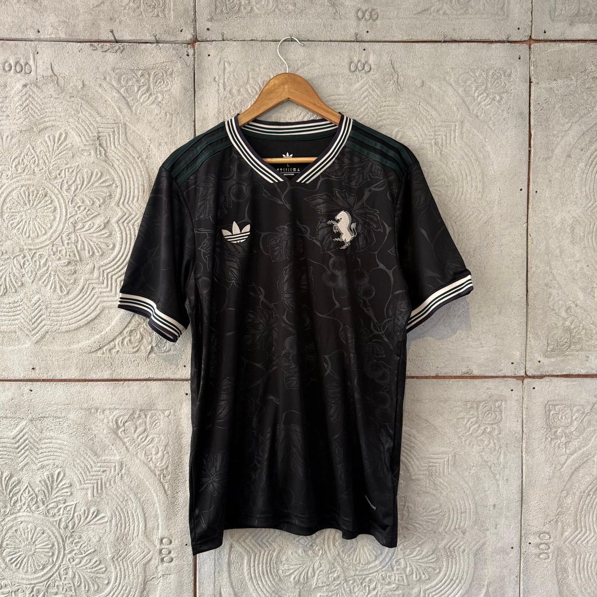 dolapocarter's tweet photo. Juventus 2025/26 Third Kit now available for just N18,000😮‍💨 https://t.co/RjLmSZT3yp