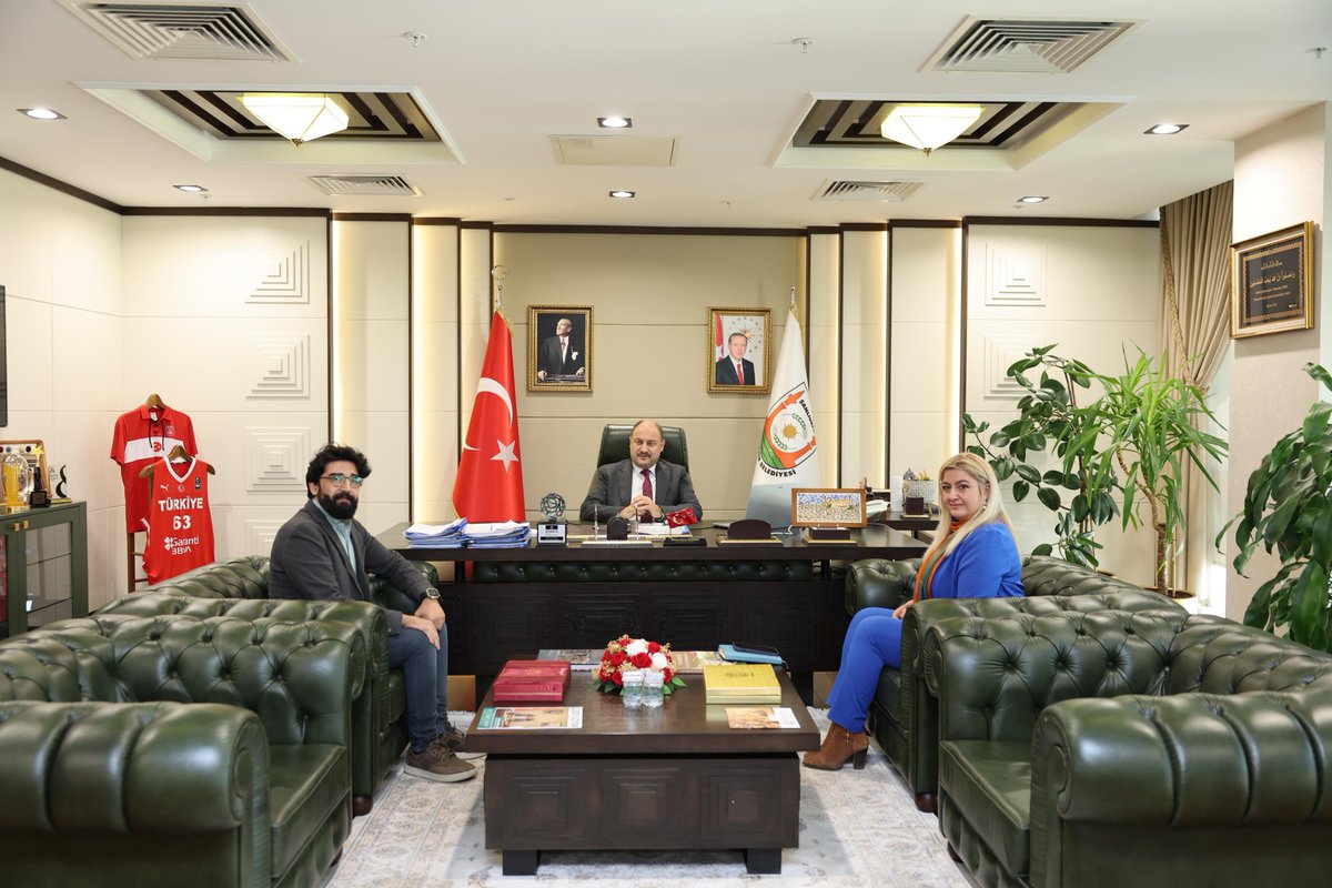 Harran Üniversitesi Eğitim Fakültesi Güzel Sanatlar Eğitimi Bölümü Öğretim Üyesi, UNESCO tarafından desteklenen ve Dünya Korolar Federasyonun Türkiye'deki üniversiteler çatısı altındaki tek topluluk olan Vox Humanis'in de Koro Şefi Dr. Fırat Altun, Şanlıurfa Büyükşehir Belediye