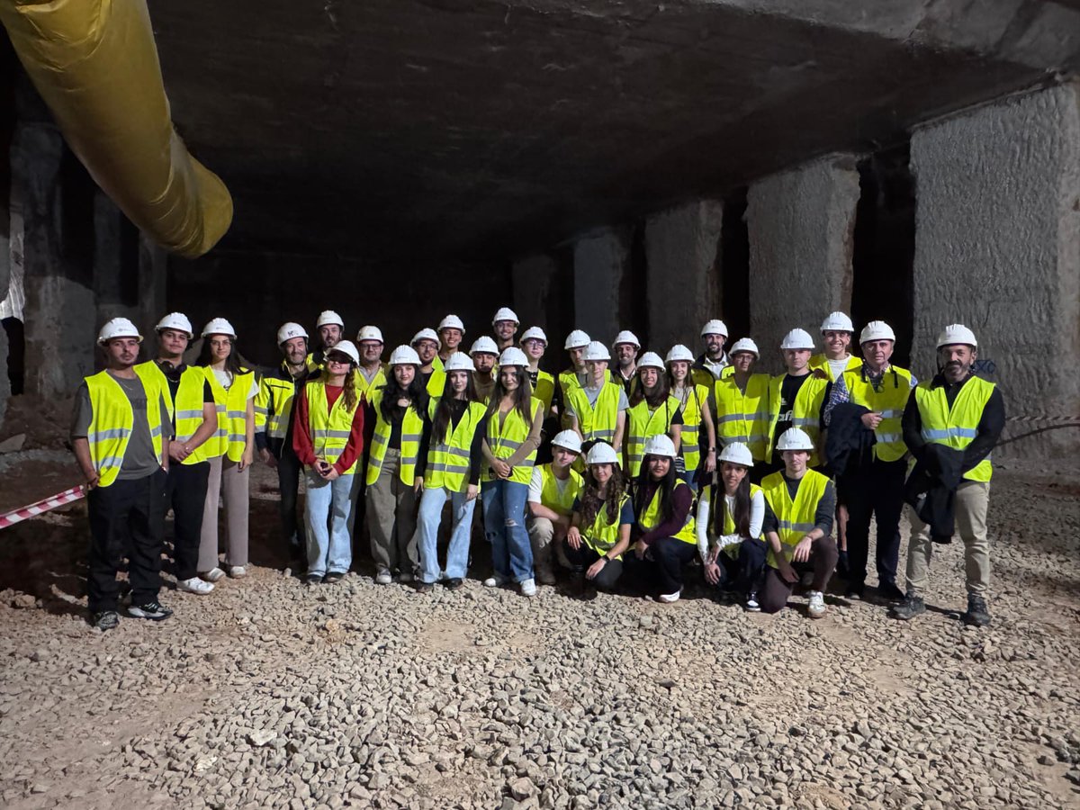 GeomaticaUPV's tweet image. Ayer nuestro estudiantado de 3º y 4º visitó la obra del Canal de Acceso Ferroviario de Valencia, donde pudo ver las tareas de ejecución y el estado que presentan las obras en la actualidad. Agradecer a todo el personal Técnico de las Contratas y de Nova Cartografía su atención.