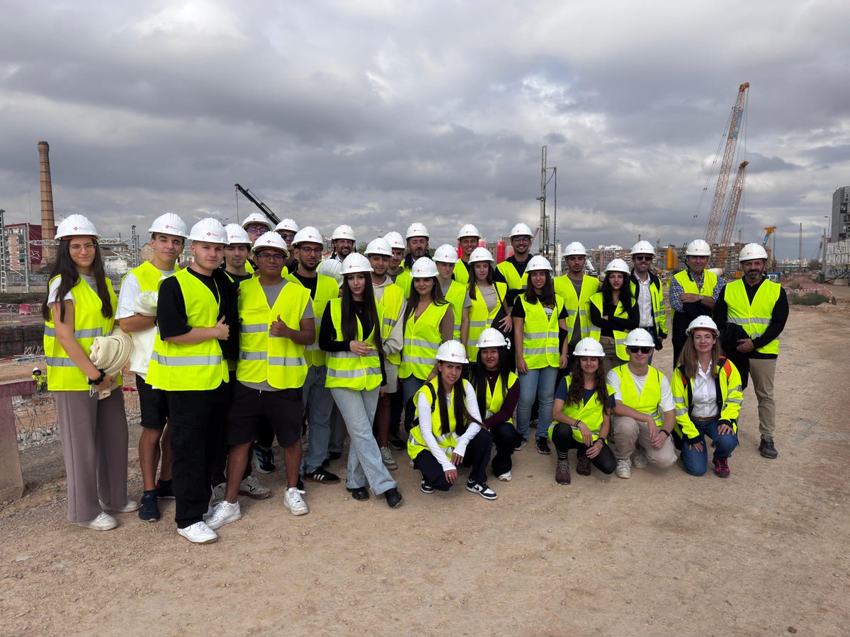 GeomaticaUPV's tweet image. Ayer nuestro estudiantado de 3º y 4º visitó la obra del Canal de Acceso Ferroviario de Valencia, donde pudo ver las tareas de ejecución y el estado que presentan las obras en la actualidad. Agradecer a todo el personal Técnico de las Contratas y de Nova Cartografía su atención.