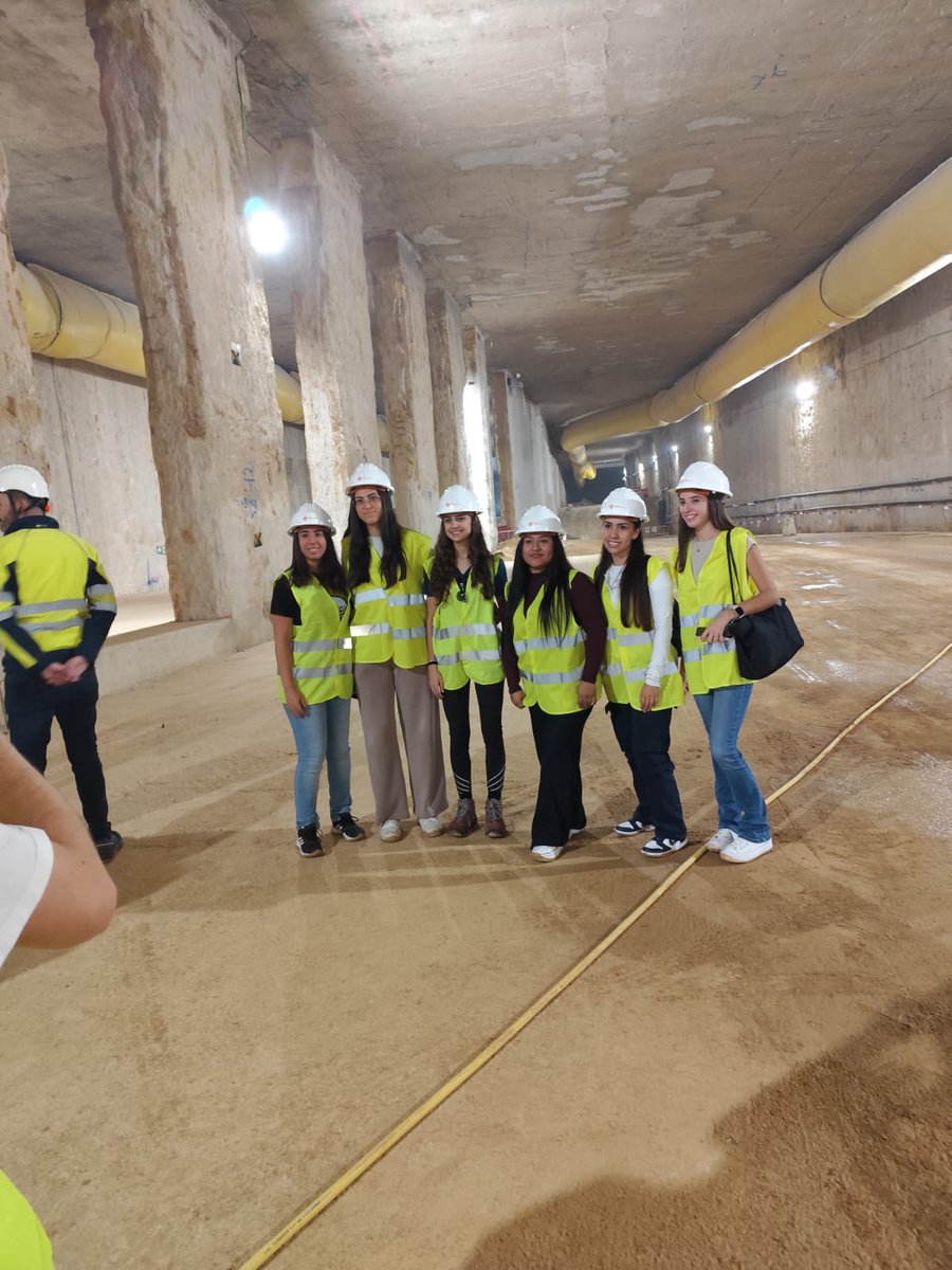 GeomaticaUPV's tweet image. Ayer nuestro estudiantado de 3º y 4º visitó la obra del Canal de Acceso Ferroviario de Valencia, donde pudo ver las tareas de ejecución y el estado que presentan las obras en la actualidad. Agradecer a todo el personal Técnico de las Contratas y de Nova Cartografía su atención.