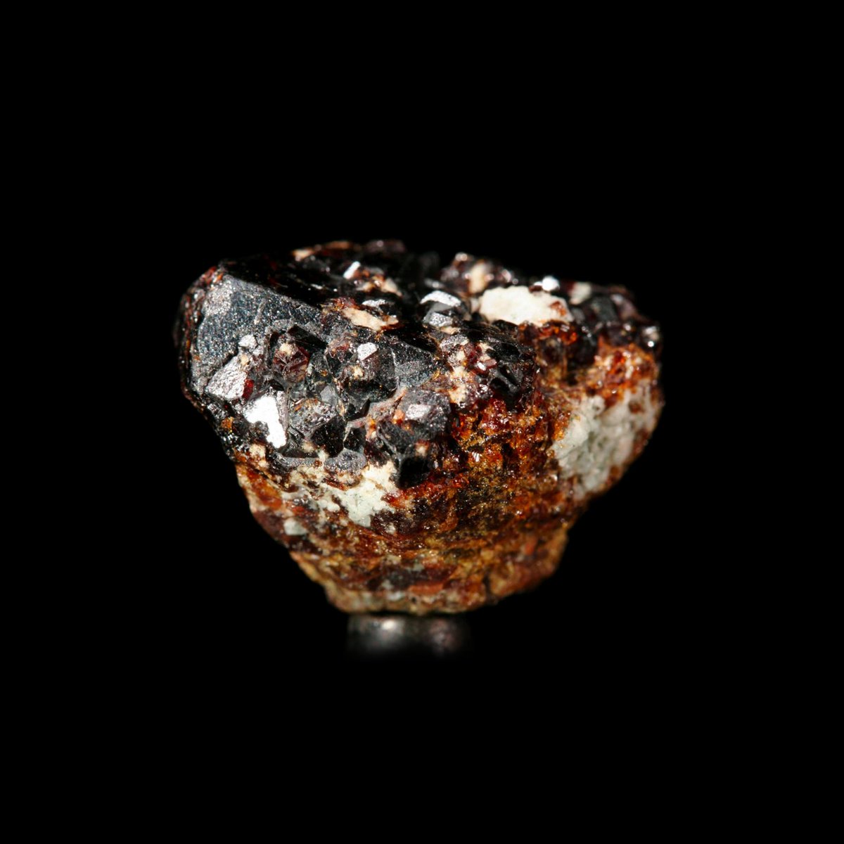 Çinli bilim insanları, toryum yakıtının uranyuma dönüştürülmesini deneysel düzeyde başardı.

— Toryum-232 izotopunun protaktinyum-233 üzerinden uranyum-233 izotopuna dönüştüğü gözlemlendi.

— Isparta uçak kazasında hayatını kaybeden Prof. Dr. Engin Arık, benzer bir konu üzerinde