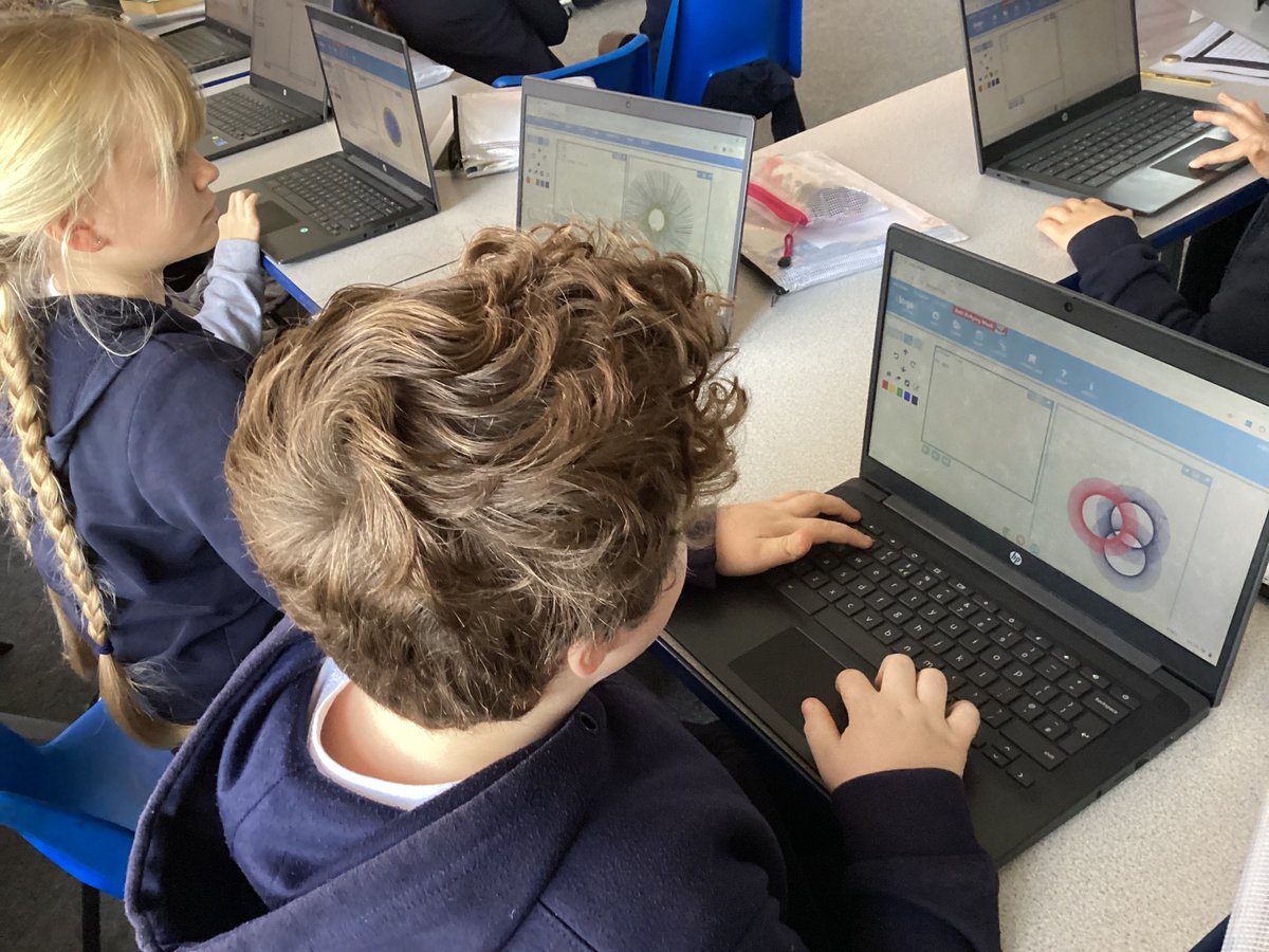 raeburnprimary's tweet image. Year 4 have been looking at repetition and loops with programming.
#RaeburnComputing
#RaeburnYear4