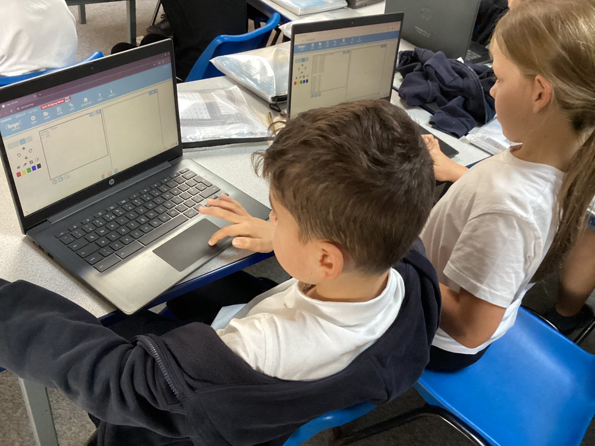 raeburnprimary's tweet image. Year 4 have been looking at repetition and loops with programming.
#RaeburnComputing
#RaeburnYear4