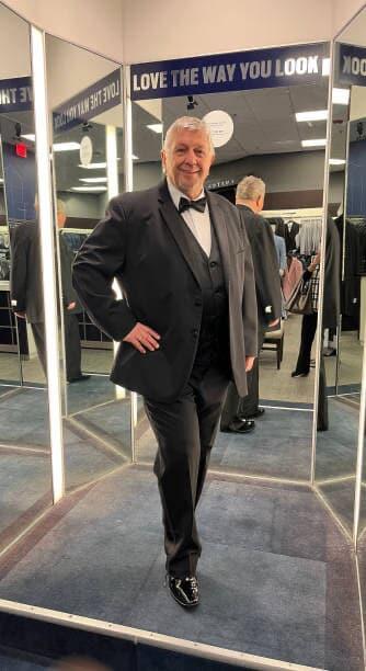 JohnBummit's tweet photo. I paid $0 to try on this suit in Men's warehouse, then immediately leave.

Did a nigga cook? https://t.co/qjYXNVQoIE