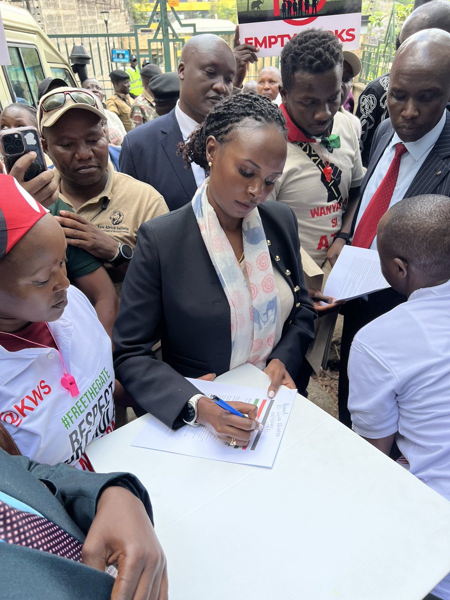 The PS has listened to us. We need answers by tomorrow 2pm. 

#AbolishKWSGatewayFees #FreeTheGate