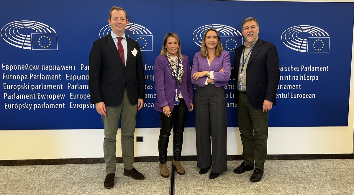 Agradecemos a <a href="/nevado_campo/">Elena Nevado del Campo</a> y al <a href="/EPPGroup/">EPP Group</a> por recibirnos en Bruselas y darnos su apoyo para que el futuro Reglamento de Medicamentos Críticos reconozca y defina la #DistribuciónIntegral. Garantizar el acceso equitativo a los medicamentos es esencial

👉bit.ly/4owcNt6