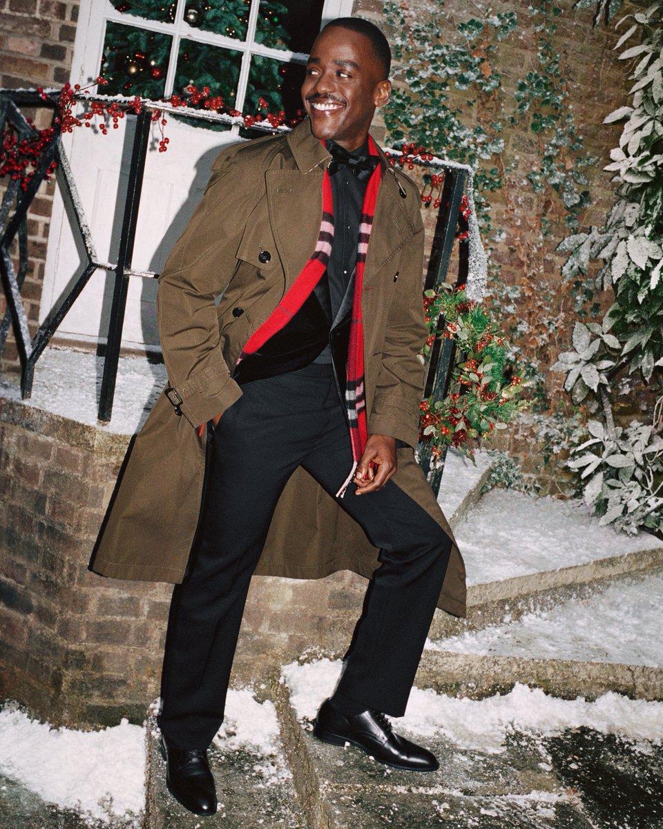 Burberry's tweet image. Icons only

Rosie Huntington-Whiteley, Naomi Campbell and Ncuti Gatwa step out in signature style

brby.co/IkN1W2