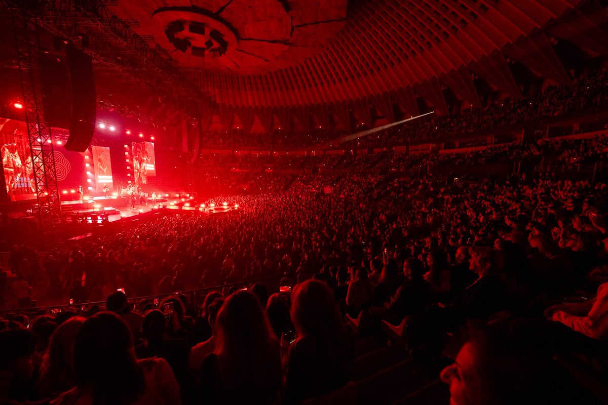 Roma… un tutto esaurito che non si dimentica! 🍀❤️
Grazie per l’amore immenso e per l’energia di ieri sera.
Ma il sogno non finisce qui: ci rivediamo al Palazzo dello Sport anche il 23 novembre!

Intanto la Notte dei Romantici continua: Bologna, a martedì! 🫶🏼

Ph Roberto Panucci