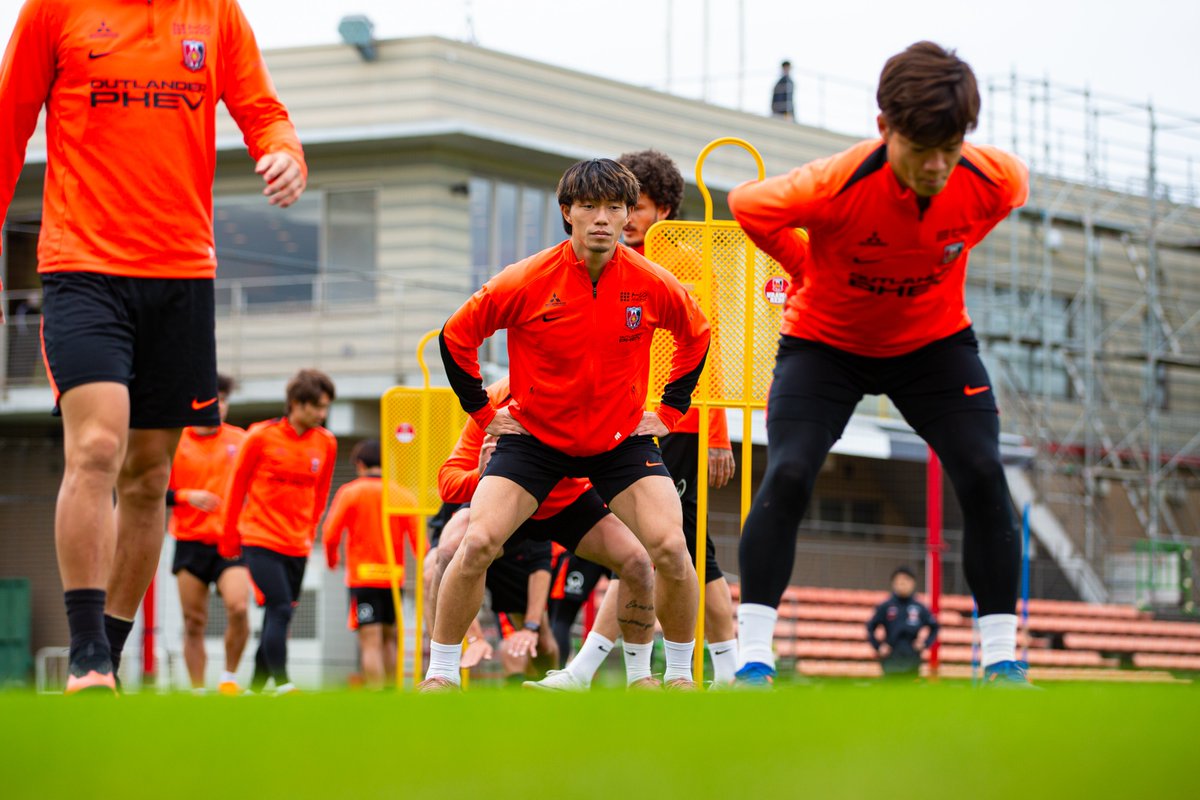 浦和レッズ　練習着　フルジップ　L 2025 浦和レッズ クラブ フルジップフーディー／サッカーショップKAMO