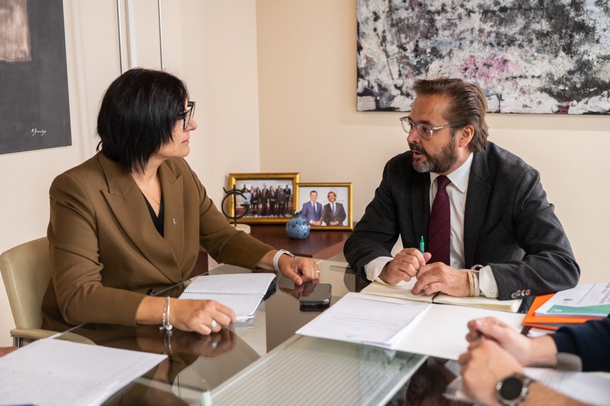 El delegado del Gobierno <a href="/agranados6957/">Antonio Granados</a> mantiene una reunión de trabajo con la delegada de <a href="/EducaAnd/">Consejería Desarrollo Educativo y FP</a>, <a href="/MariaJoseBaza/">Maria Jose Martin</a>, en la que se abordan diferentes asuntos relacionados con esta delegación