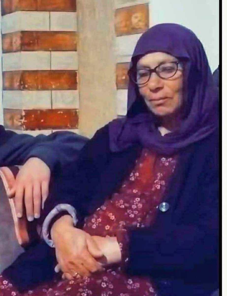 MANOUCHKYA's tweet image. 🇵🇸💔 Haniya Hannoun, une Palestinienne âgée, a été tuée tôt ce matin lors d'un raid israélien contre son domicile dans le village d'Al-Mazra'a Al-Gharbiya, au nord de #Ramallah, où les forces israéliennes ont pris son petit-fils en OTAGE et agressé des membres de sa famille.