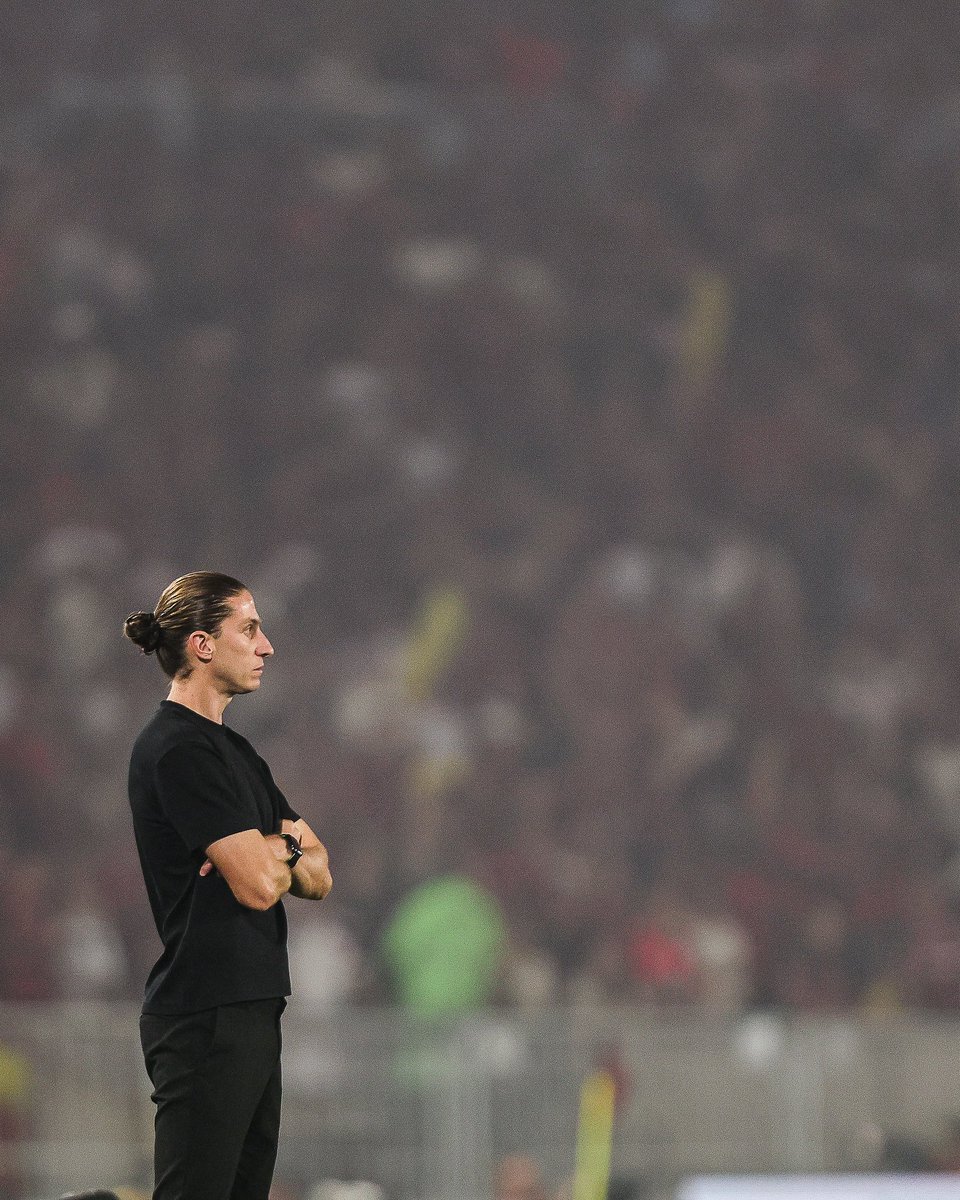 Ele morreu abraçando suas convicções, mesmo que seja campeão dia 29, o Flamengo deveria buscar outro treinador pra 2026.