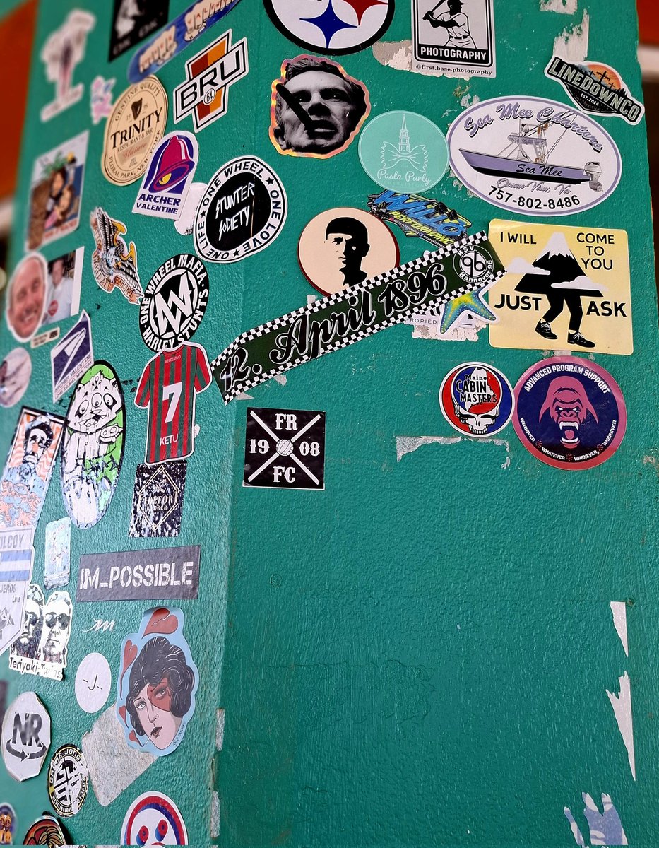 Justsuusie's tweet photo. Kameraden, heel veel plezier in #Stuttgart! 'Helaas' heb ik andere verplichtingen (stickers plakken op Aruba) In Boekarest ben ik weer present! #vfbfey #Feyenoord #FR1908 https://t.co/It8rw8xK2P