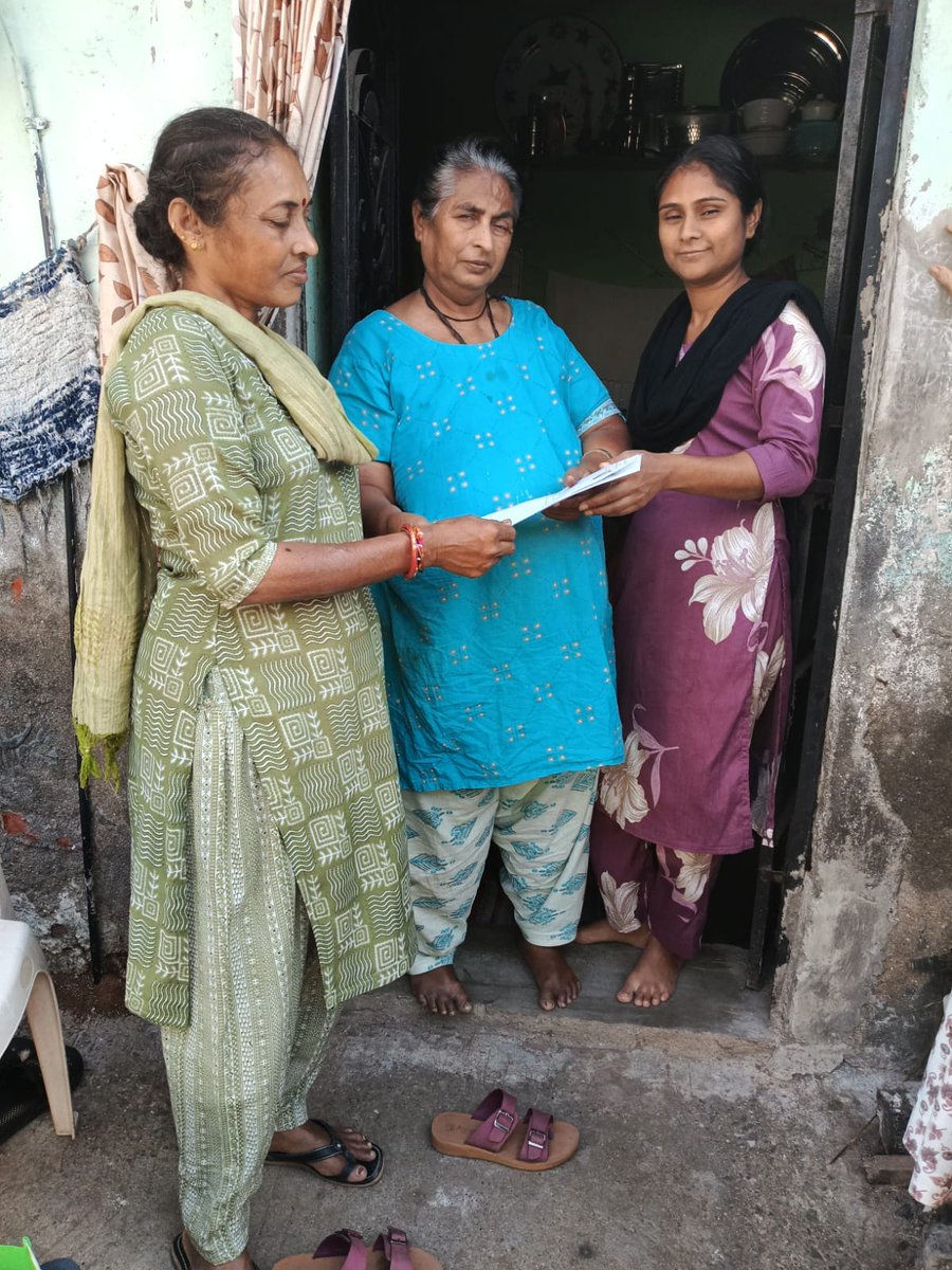 આજ રોજ તા. 6/112025ના રોજ, મતદાર યાદીની સઘન સુધારણા (S.I.R.) અંતર્ગત સતત 111-ઉમરેઠ વિધાનસભા મતદાર વિભાગના બી.એલ.ઓ.શ્રીઓએ ઘરે ઘરે જઈ મતદારોની મુલાકાત લીધી. તેમણે એન્યુમરેશન ફોર્મનું વિતરણ કરી મતદારોને S.I.R. પ્રક્રિયા વિશે વિગતવાર માહિતી આપી. <a href="/ecisveep/">Election Commission of India</a> <a href="/collectoranand/">Collector Ofc Anand</a> <a href="/gujaratceo/">CEO Gujarat Social Media</a>