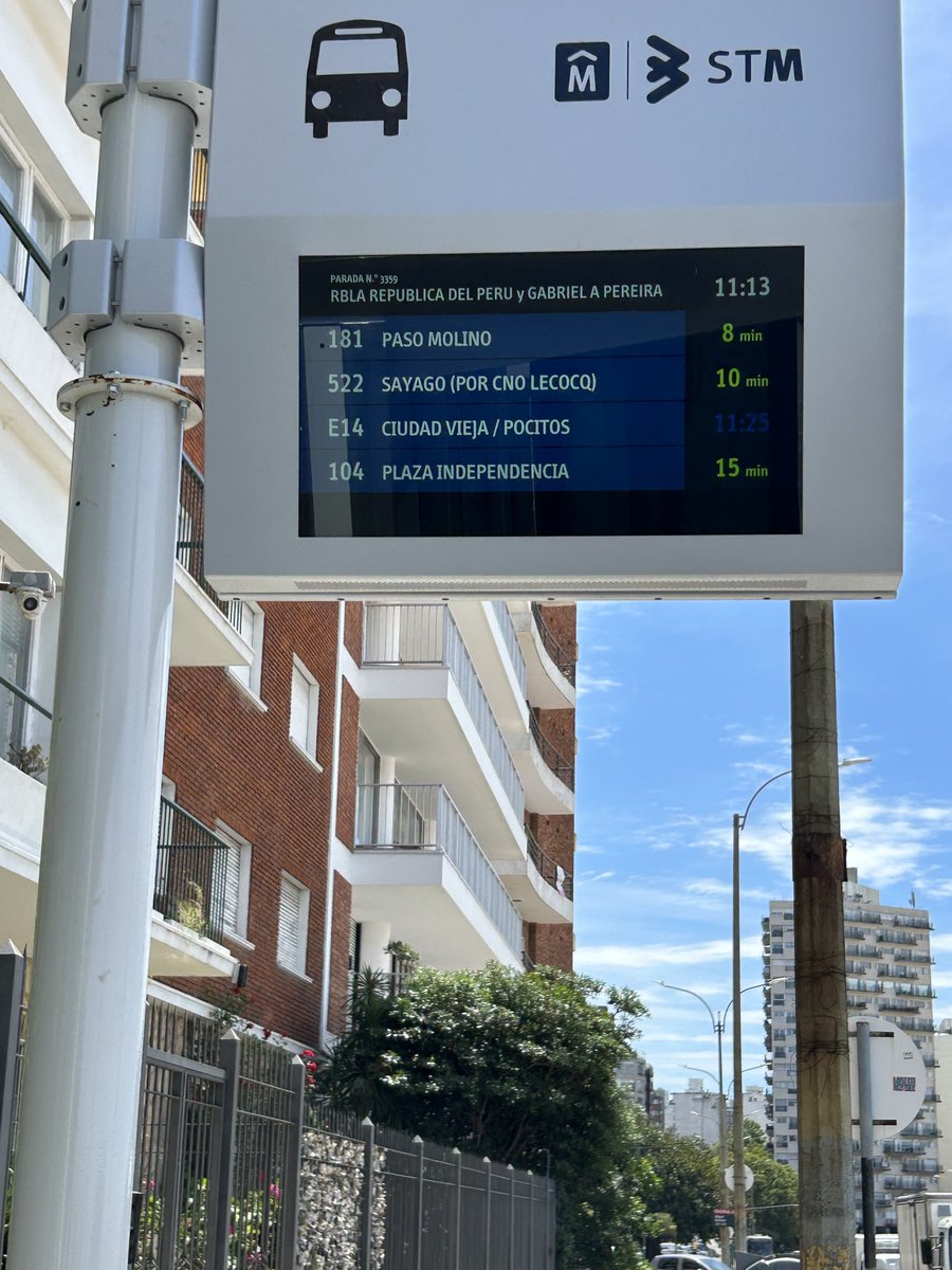 En la parada de Pereira y Rambla que suelo usar, veo con alegría que han terminado de poner a funcionar el sistema de información en tiempo real de las paradas de ómnibus!
Útil, moderno y eficiente!👏👏👏👍🏼🚌